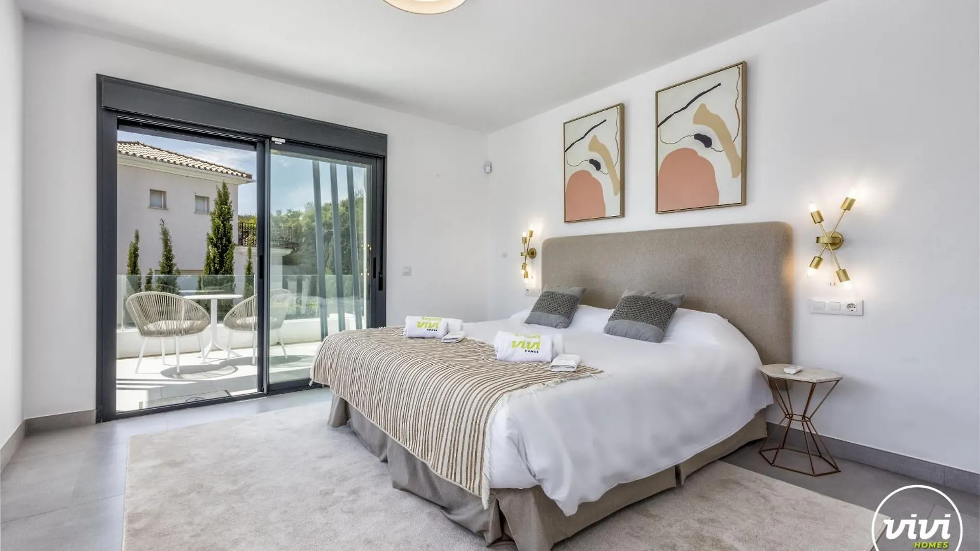 Sitio de Calahonda Vivi Homes -Villa Ruby Pool, Garden, Golf & Beach ספרד