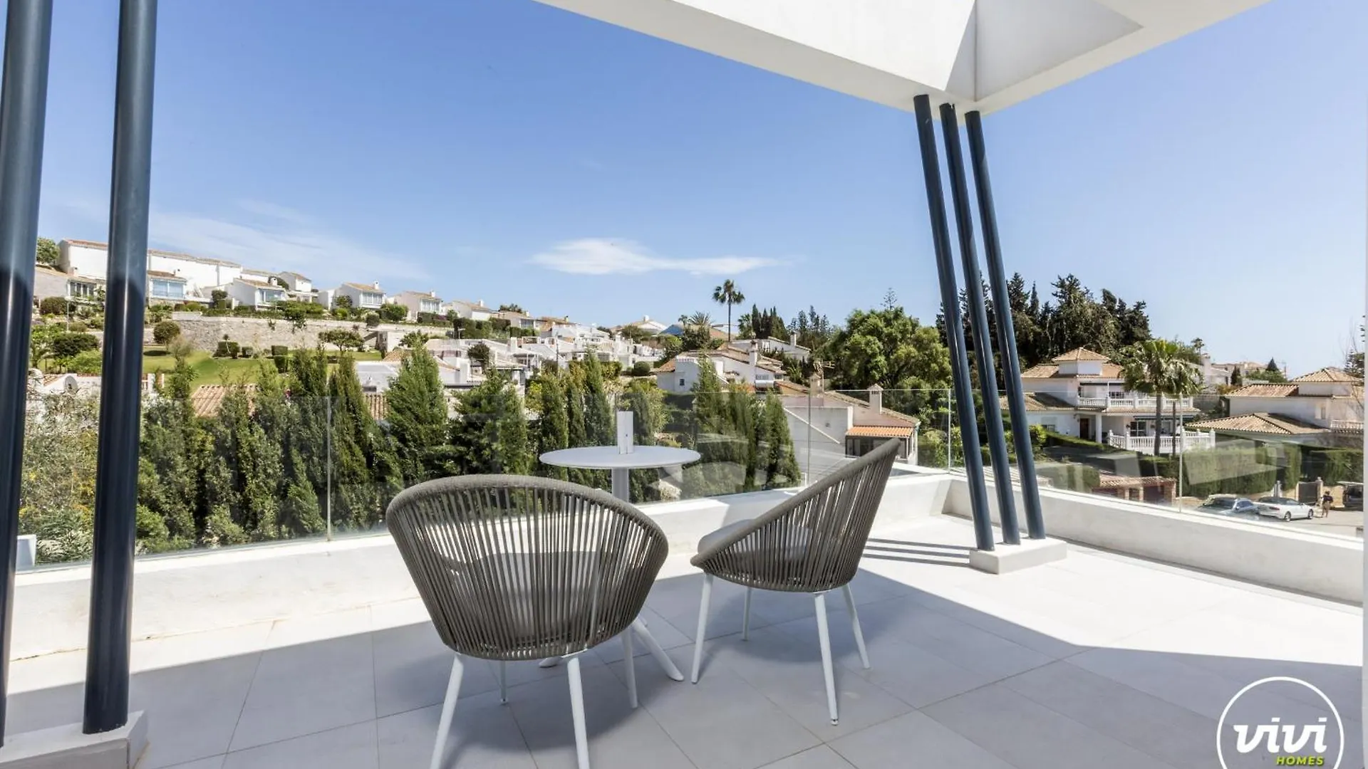 Villa Vivi Homes -Villa Ruby Pool, Garden, Golf & Beach Sitio de Calahonda Spain