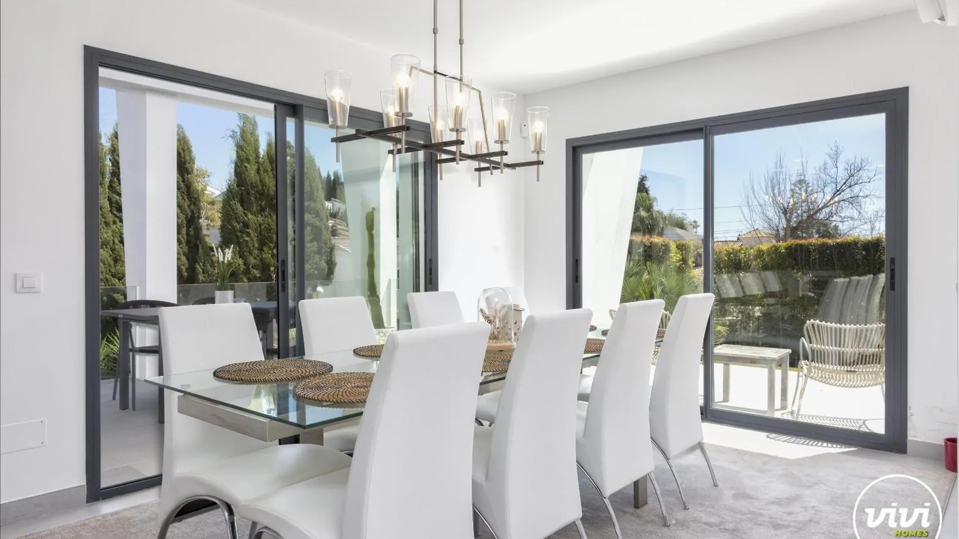 Vivi Homes -Villa Ruby Pool, Garden, Golf & Beach Sitio de Calahonda Villa