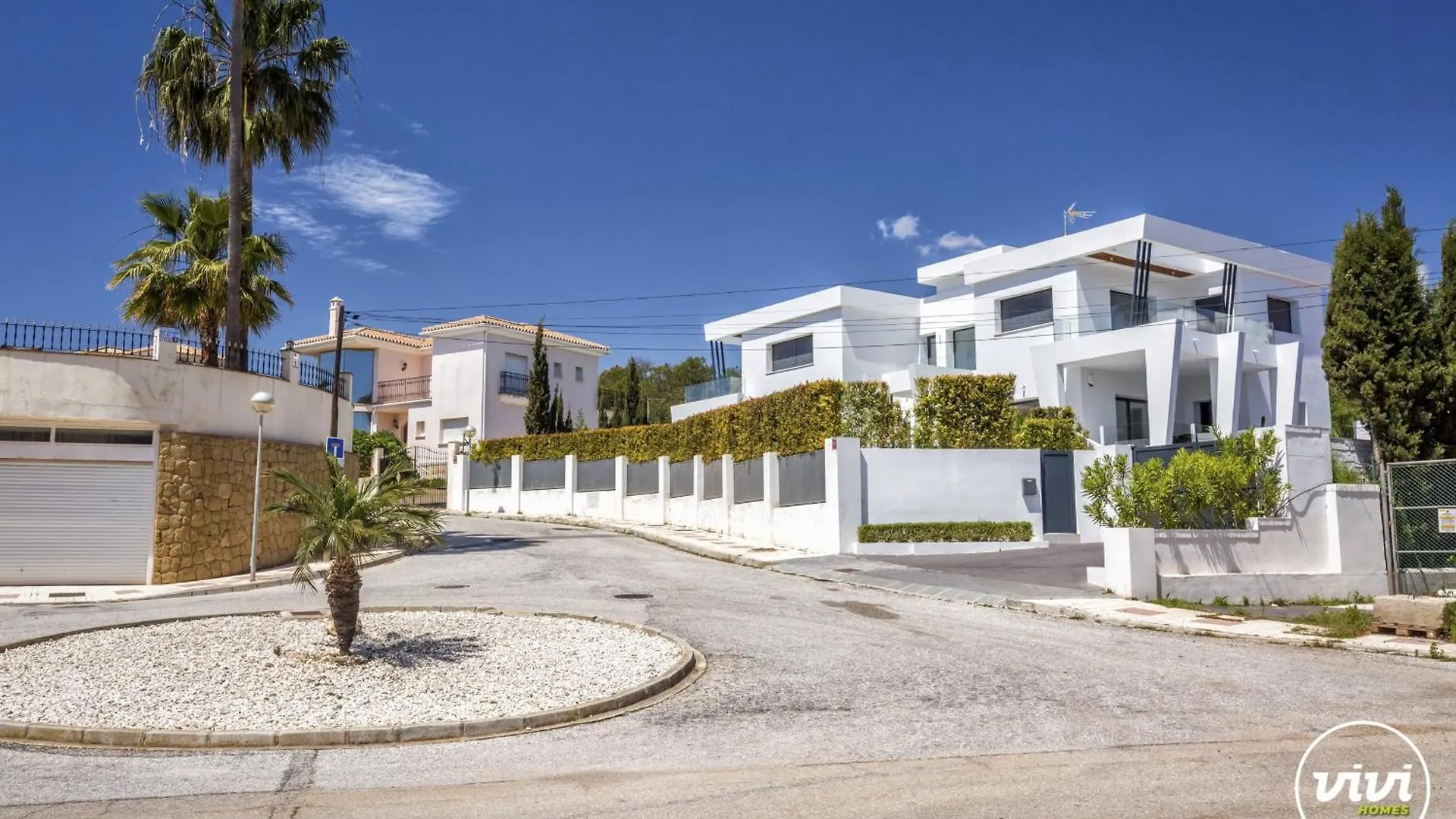 Vivi Homes -Villa Ruby Pool, Garden, Golf & Beach Sitio de Calahonda Villa
