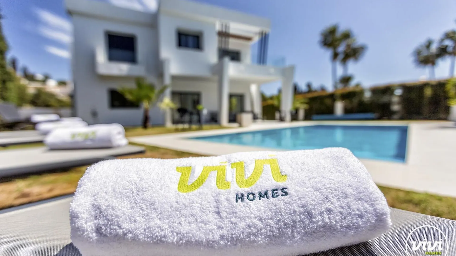 Villa Vivi Homes -Villa Ruby Pool, Garden, Golf & Beach Sitio de Calahonda Spain