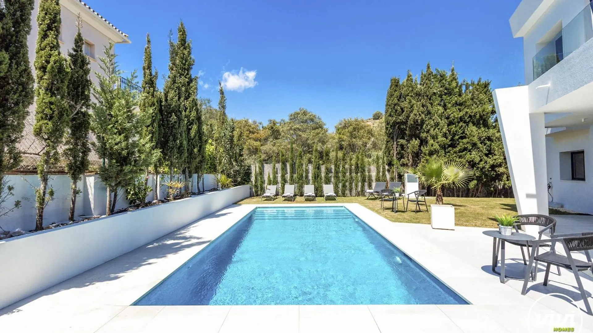 Vivi Homes -Villa Ruby Pool, Garden, Golf & Beach Sitio de Calahonda